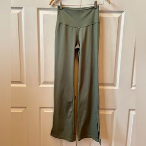 Danskin Women's Wide Leg Pants in Grayish Green Size Small